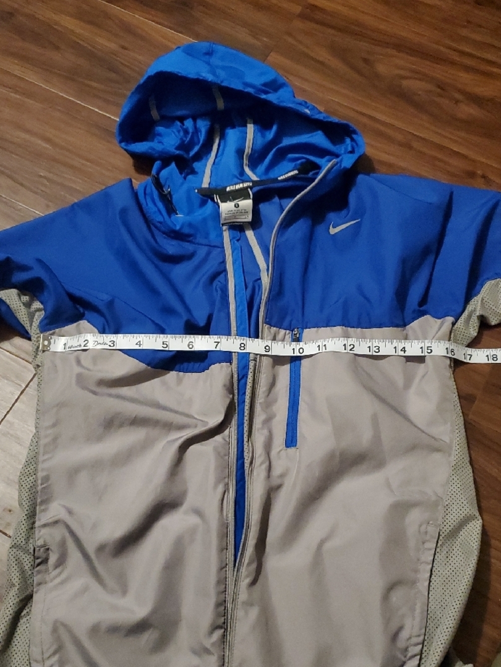Nike Men’s Blue and Gray Hooded Reflective Windbreaker Jacket With Pockets - Picture 4 of 14